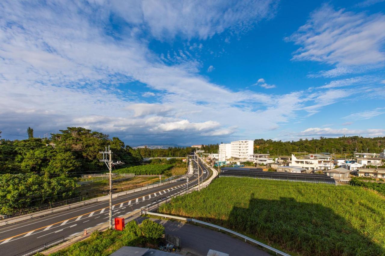 Aparthotel Mr Kinjo 万座ビーチ前 Onna Exterior foto